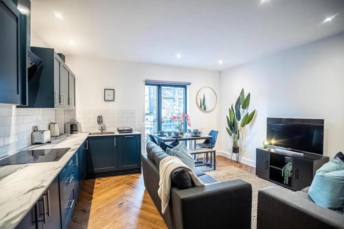 Charming 2 Bedroom Flat I Next To Station